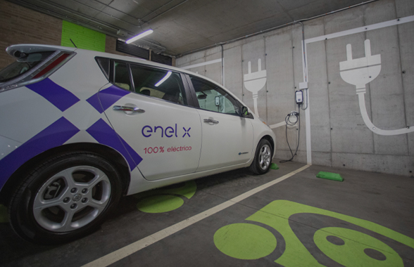Carga de vehiculos eléctricos con Enel X